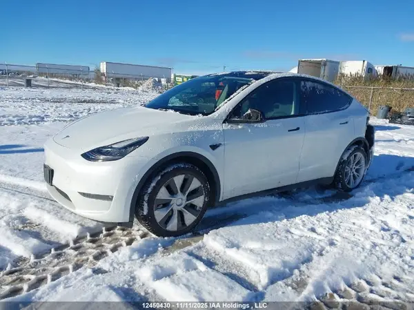 7SAYGDEE9NF432480 2022 TESLA MODEL Y - Image 2