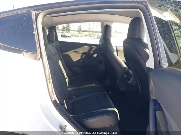 7SAYGDEE9NF432480 2022 TESLA MODEL Y - Image 8