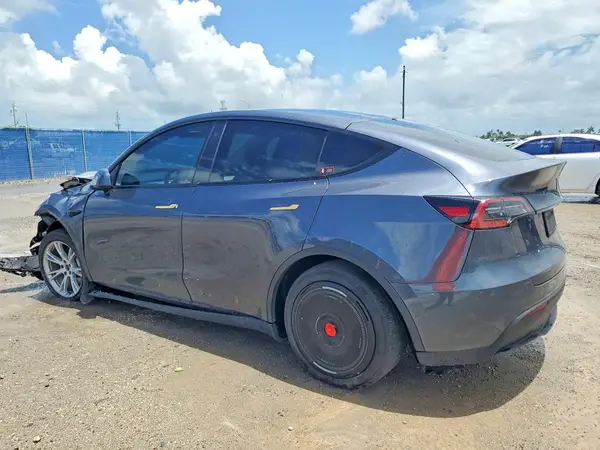7SAYGDEE9NF436335 2022 TESLA MODEL Y - Image 2