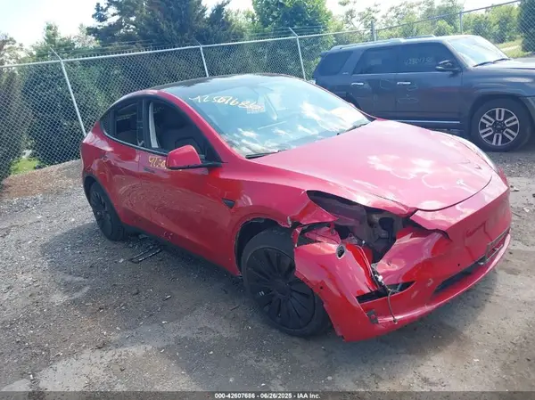 7SAYGDEE9NF437016 2022 TESLA MODEL Y - Image 1