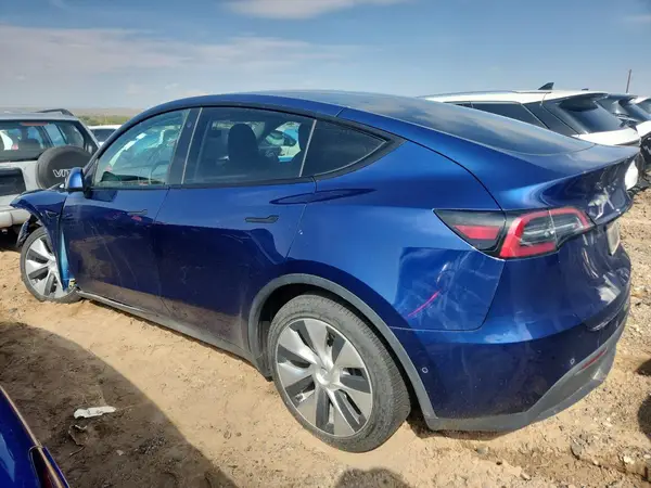 7SAYGDEE9NF438862 2022 TESLA MODEL Y - Image 2