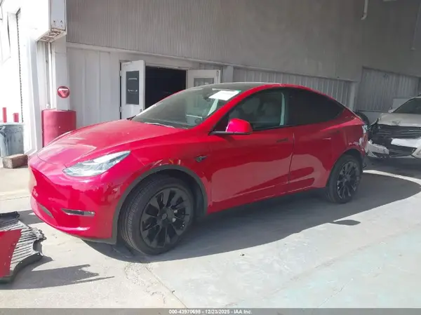 7SAYGDEE9NF439686 2022 TESLA MODEL Y - Image 2