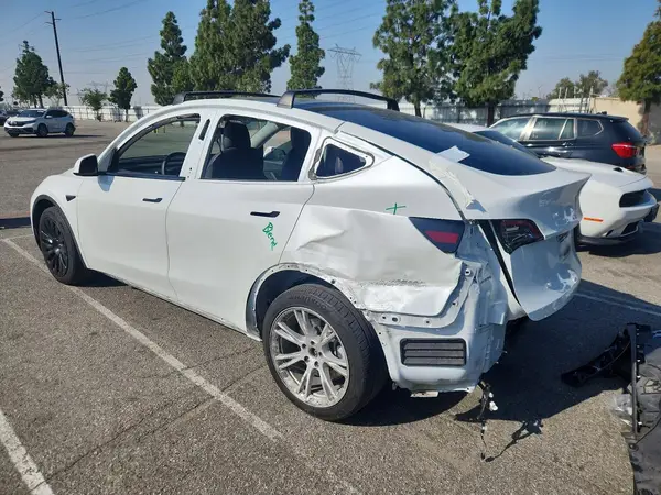 7SAYGDEE9NF443110 2022 TESLA MODEL Y - Image 2