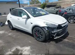 7SAYGDEE9NF445763 2022 TESLA MODEL Y