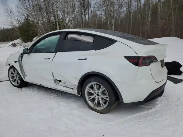 7SAYGDEE9NF447187 2022 TESLA MODEL Y - Image 2