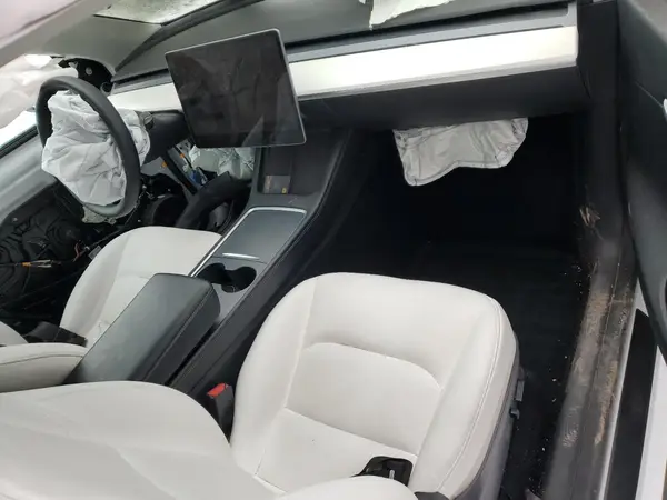 7SAYGDEE9NF447187 2022 TESLA MODEL Y - Image 8