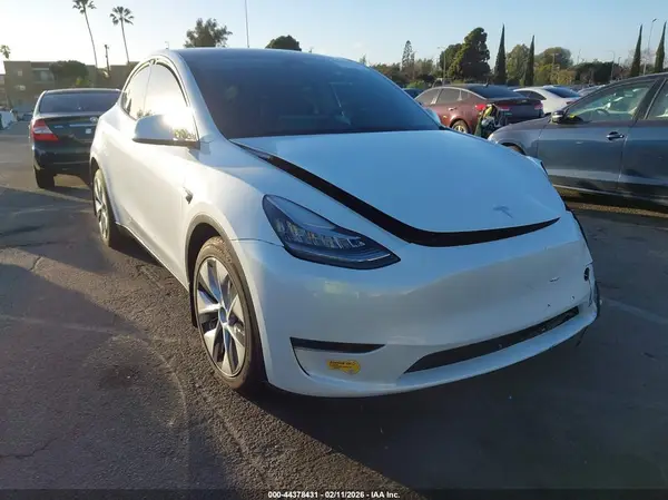 7SAYGDEE9NF453443 2022 TESLA MODEL Y - Image 1