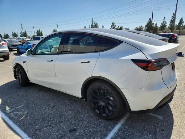7SAYGDEE9NF458478 2022 TESLA MODEL Y - Image 2