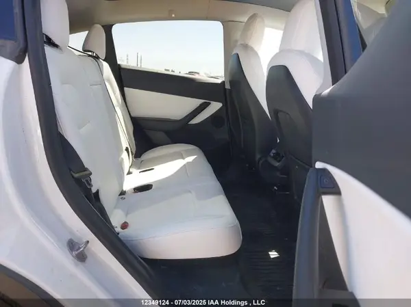 7SAYGDEE9NF461252 2022 TESLA MODEL Y - Image 8