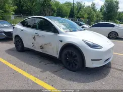 7SAYGDEE9NF465303 2022 TESLA MODEL Y