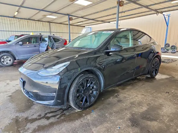 7SAYGDEE9NF480769 2022 TESLA MODEL Y - Image 1