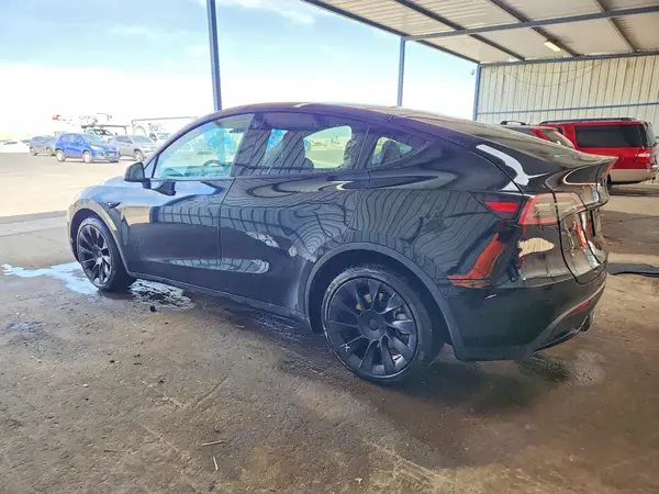 7SAYGDEE9NF480769 2022 TESLA MODEL Y - Image 2