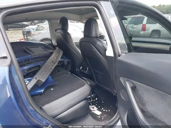 7SAYGDEE9NF494705 2022 TESLA MODEL Y - Image 8