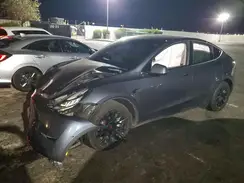 7SAYGDEE9NF494882 2022 TESLA MODEL Y