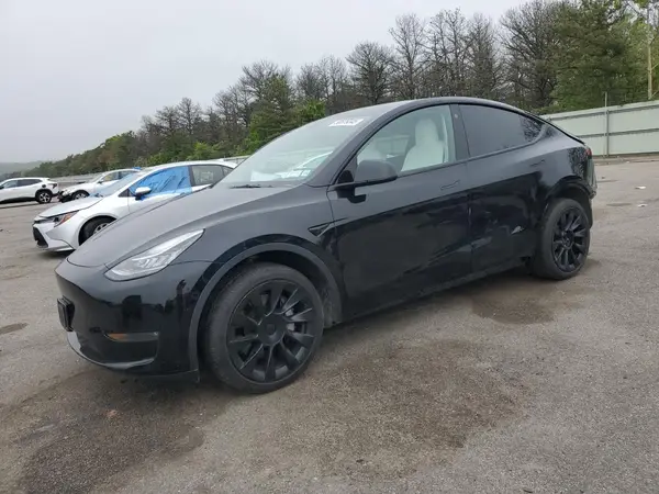 7SAYGDEE9NF498768 2022 TESLA MODEL Y - Image 1