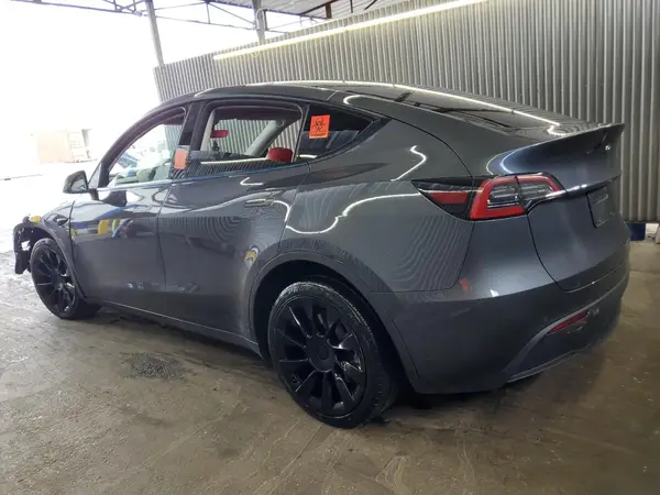 7SAYGDEE9NF513074 2022 TESLA MODEL Y - Image 2