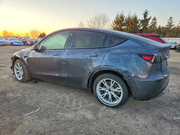 7SAYGDEE9NF532191 2022 TESLA MODEL Y - Image 2