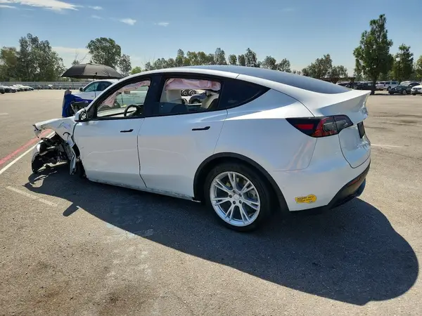 7SAYGDEE9NF543269 2022 TESLA MODEL Y - Image 2