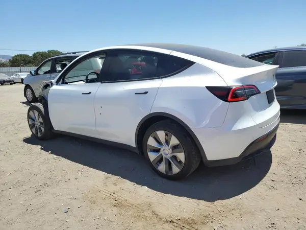7SAYGDEE9NF555888 2022 TESLA MODEL Y - Image 2