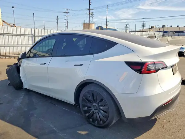 7SAYGDEE9NF557902 2022 TESLA MODEL Y - Image 2