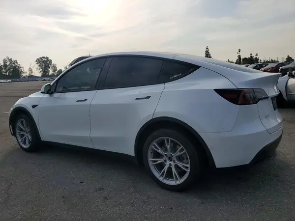 7SAYGDEE9NF558760 2022 TESLA MODEL Y - Image 2