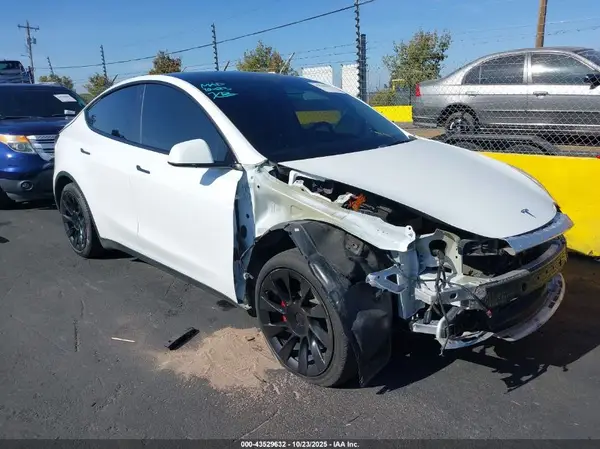 7SAYGDEE9NF561741 2022 TESLA MODEL Y - Image 1