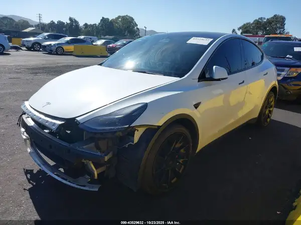 7SAYGDEE9NF561741 2022 TESLA MODEL Y - Image 2