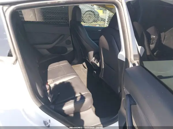 7SAYGDEE9NF561741 2022 TESLA MODEL Y - Image 8