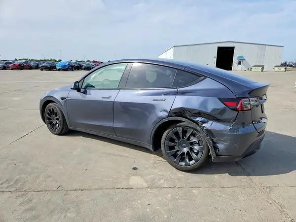 7SAYGDEE9NF569774 2022 TESLA MODEL Y - Image 2