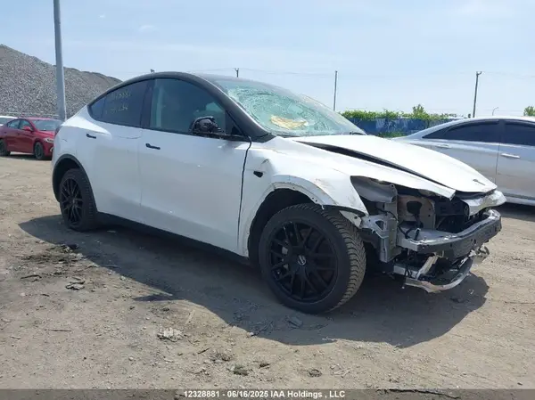 7SAYGDEE9NF571234 2022 TESLA MODEL Y - Image 1
