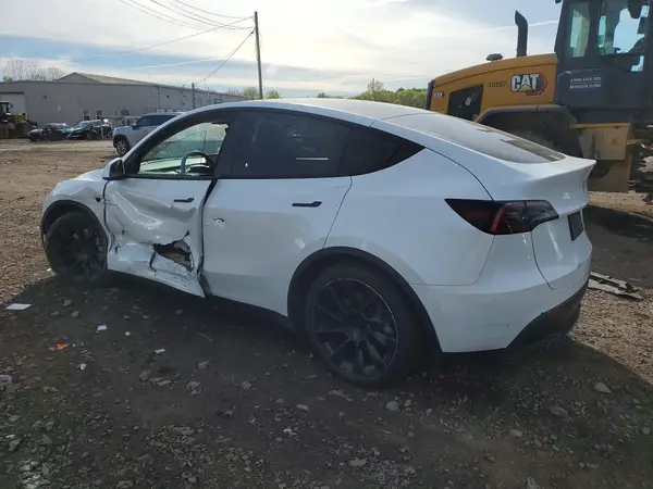 7SAYGDEE9PA025095 2023 TESLA MODEL Y - Image 2