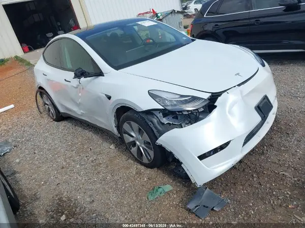 7SAYGDEE9PA060896 2023 TESLA MODEL Y - Image 1