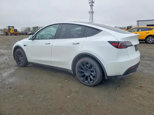 7SAYGDEE9PA061482 2023 TESLA MODEL Y - Image 2