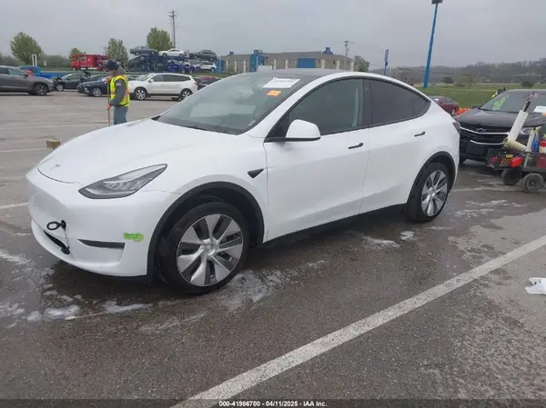 7SAYGDEE9PA069095 2023 TESLA MODEL Y - Image 2
