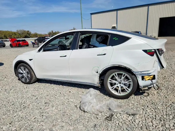 7SAYGDEE9PA069596 2023 TESLA MODEL Y - Image 2