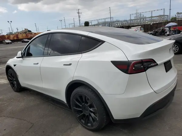 7SAYGDEE9PA071588 2023 TESLA MODEL Y - Image 2