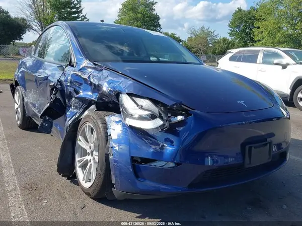 7SAYGDEE9PA075463 2023 TESLA MODEL Y - Image 1