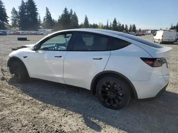 7SAYGDEE9PA082428 2023 TESLA MODEL Y - Image 2