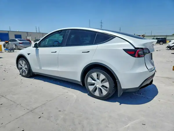 7SAYGDEE9PA083272 2023 TESLA MODEL Y - Image 2