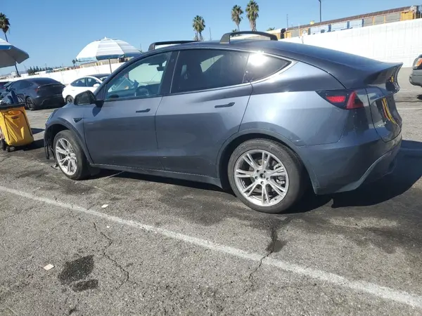 7SAYGDEE9PA085054 2023 TESLA MODEL Y - Image 2