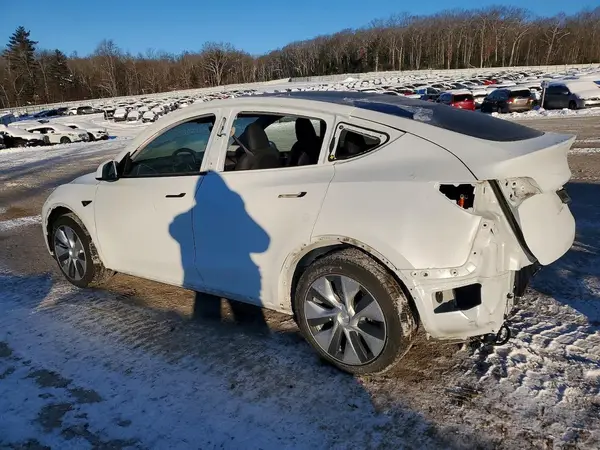 7SAYGDEE9PA087760 2023 TESLA MODEL Y - Image 2
