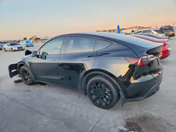 7SAYGDEE9PA094059 2023 TESLA MODEL Y - Image 2