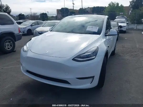 7SAYGDEE9PA094191 2023 TESLA MODEL Y - Image 2