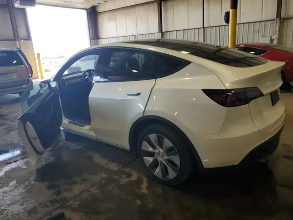 7SAYGDEE9PA096524 2023 TESLA MODEL Y - Image 2