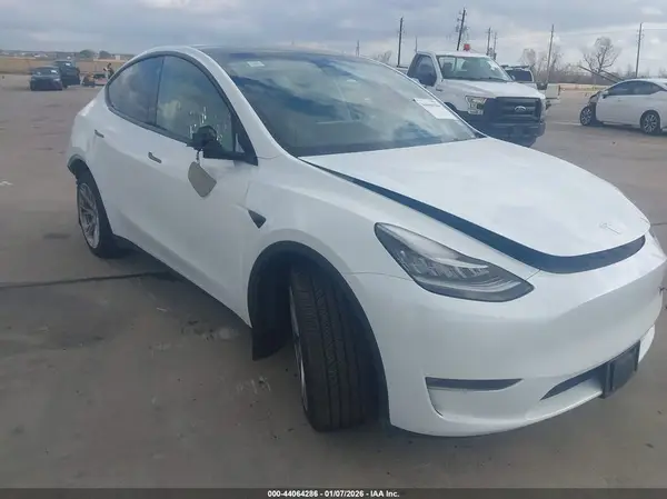 7SAYGDEE9PA097396 2023 TESLA MODEL Y - Image 1