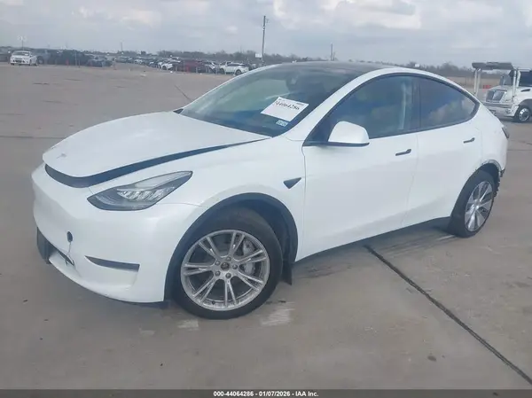 7SAYGDEE9PA097396 2023 TESLA MODEL Y - Image 2