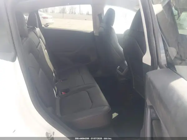 7SAYGDEE9PA097396 2023 TESLA MODEL Y - Image 8