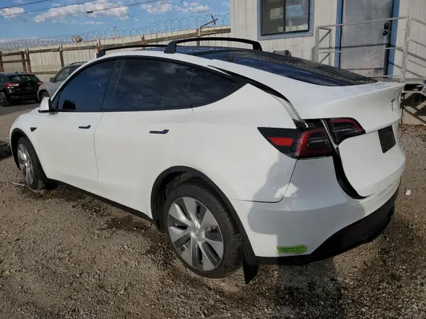 7SAYGDEE9PA098533 2023 TESLA MODEL Y - Image 2