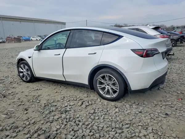 7SAYGDEE9PA105352 2023 TESLA MODEL Y - Image 2