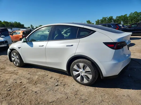 7SAYGDEE9PA106758 2023 TESLA MODEL Y - Image 2